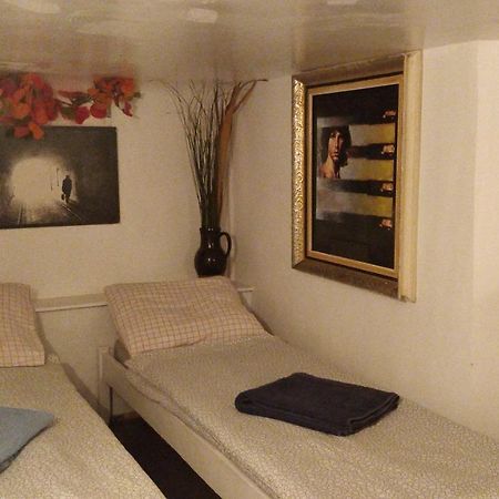 Prague "Above Train Central" Hostel ภายนอก รูปภาพ