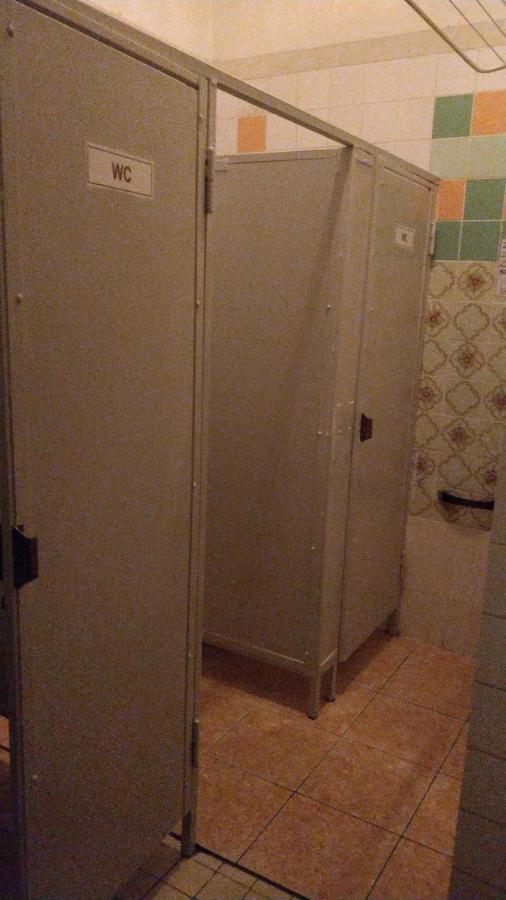 Prague "Above Train Central" Hostel ภายนอก รูปภาพ