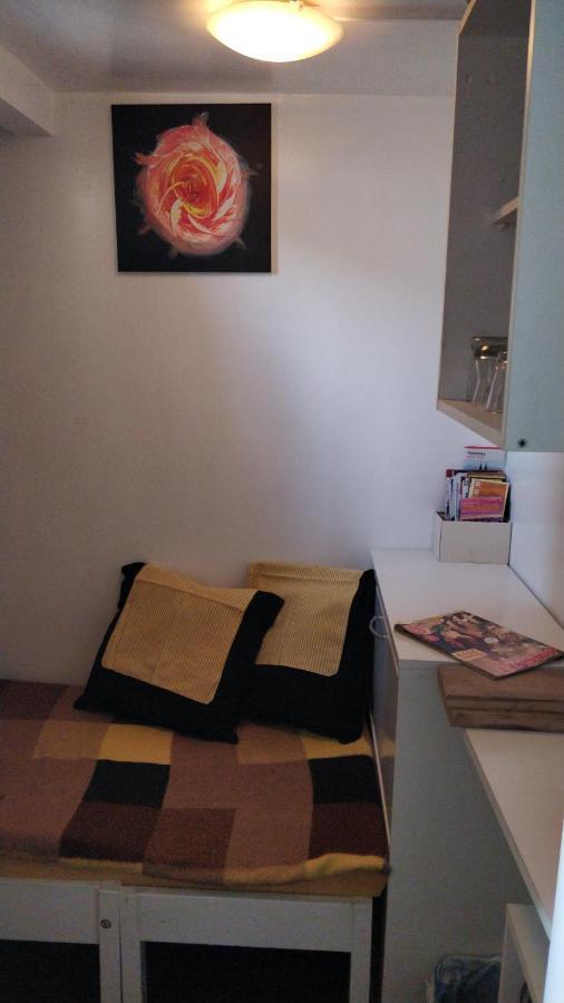 Prague "Above Train Central" Hostel ภายนอก รูปภาพ